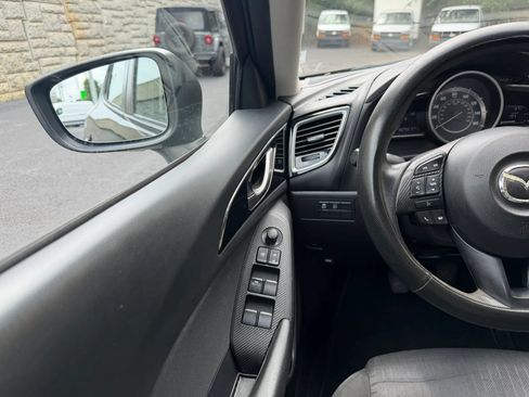 Used 2016 MAZDA MAZDA3 i Sport FWD image 18