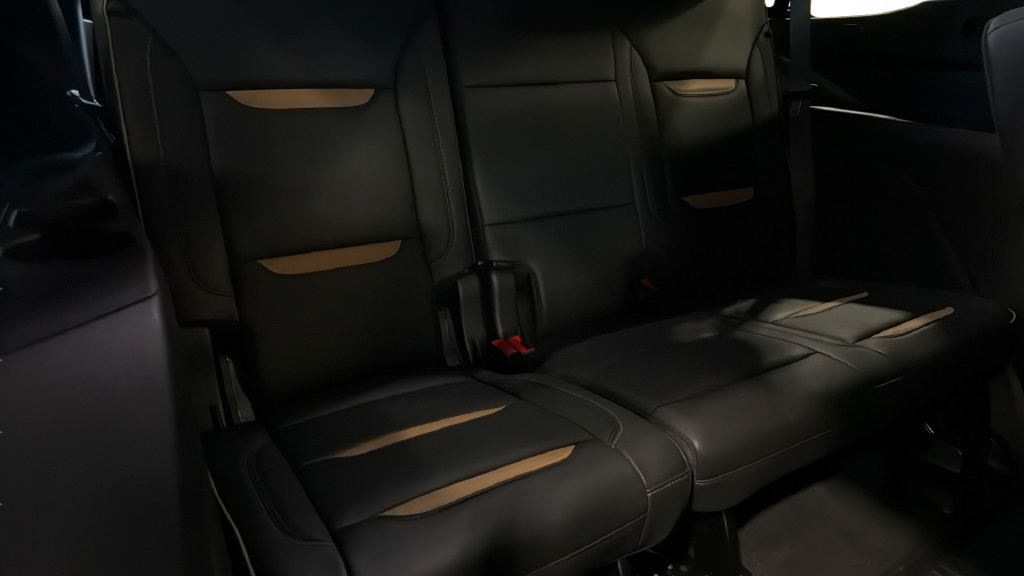 Used 2024 GMC Yukon AT4 w/ AT4 Premium Package AWD/4WD image 17