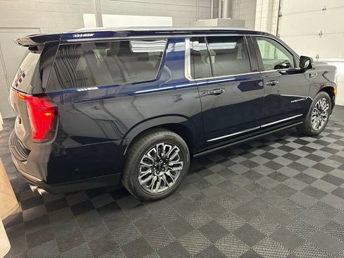 Used 2024 GMC Yukon XL Denali Ultimate AWD/4WD image 10