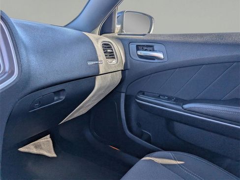 Used 2019 Dodge Charger SXT image 28