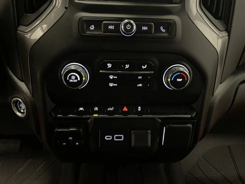 Used 2023 Chevrolet Silverado 1500 Custom AWD/4WD image 32