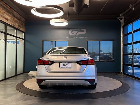 Used 2024 Nissan Altima 2.5 SV image 4