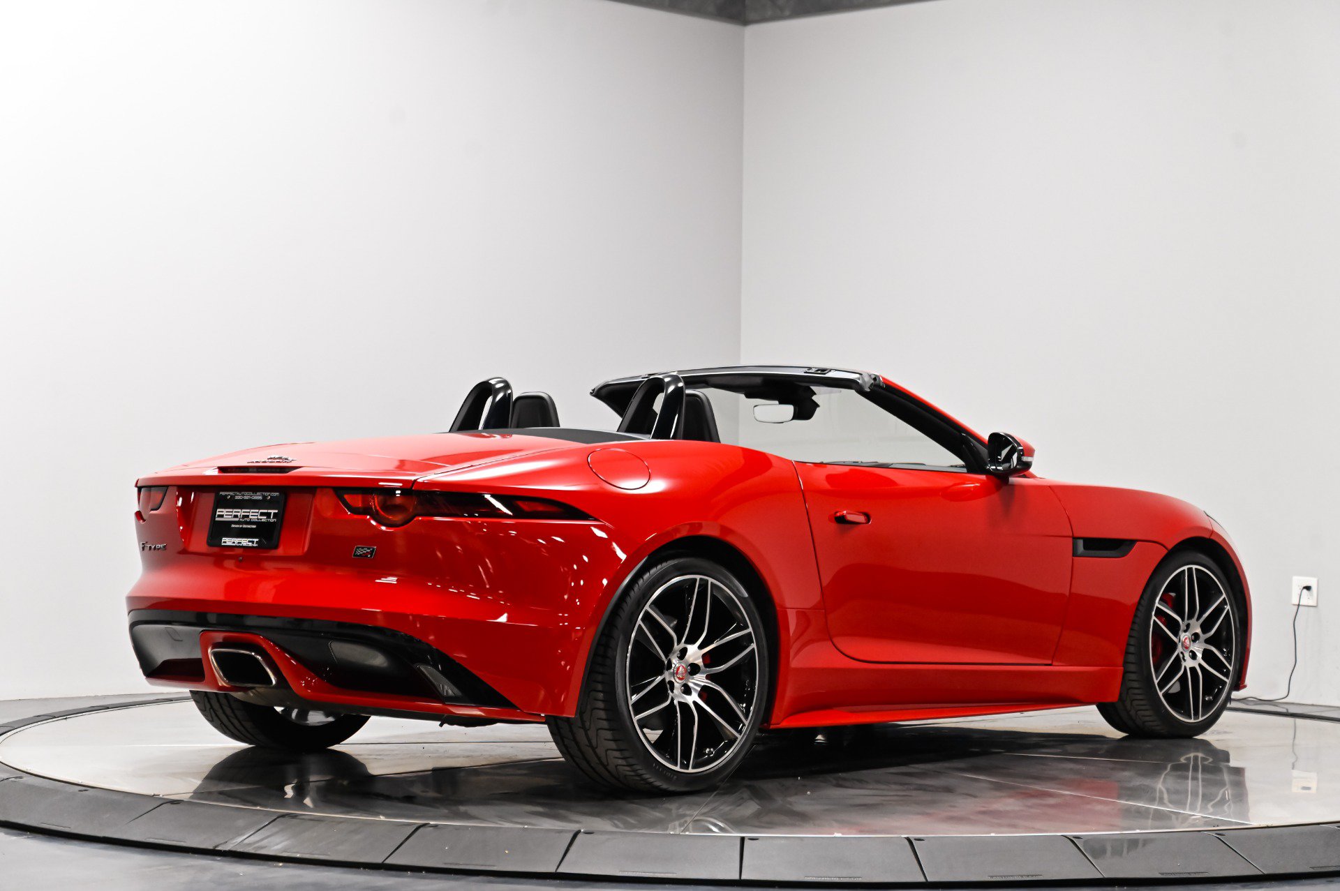 Used 2020 Jaguar F-TYPE Convertible RWD image 37