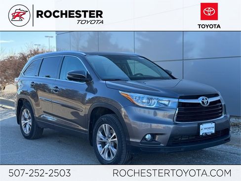 Used 2015 Toyota Highlander XLE image 1