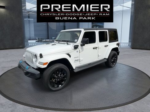 Used 2023 Jeep Wrangler Unlimited Sahara AWD/4WD image 4