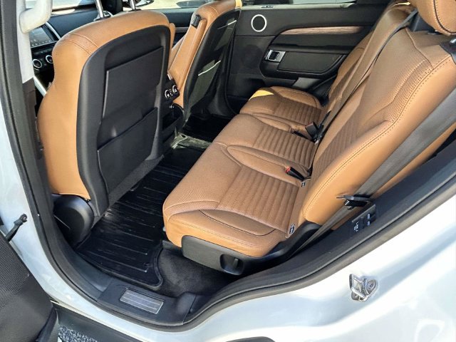 Used 2018 Land Rover Discovery HSE AWD/4WD image 13