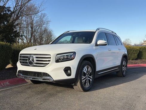 Used 2025 Mercedes-Benz GLB 250 4MATIC w/ Exclusive Package image 11