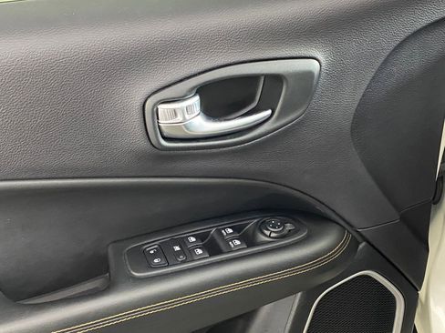 Used 2018 Jeep Compass Limited w/ Navigation Group image 23