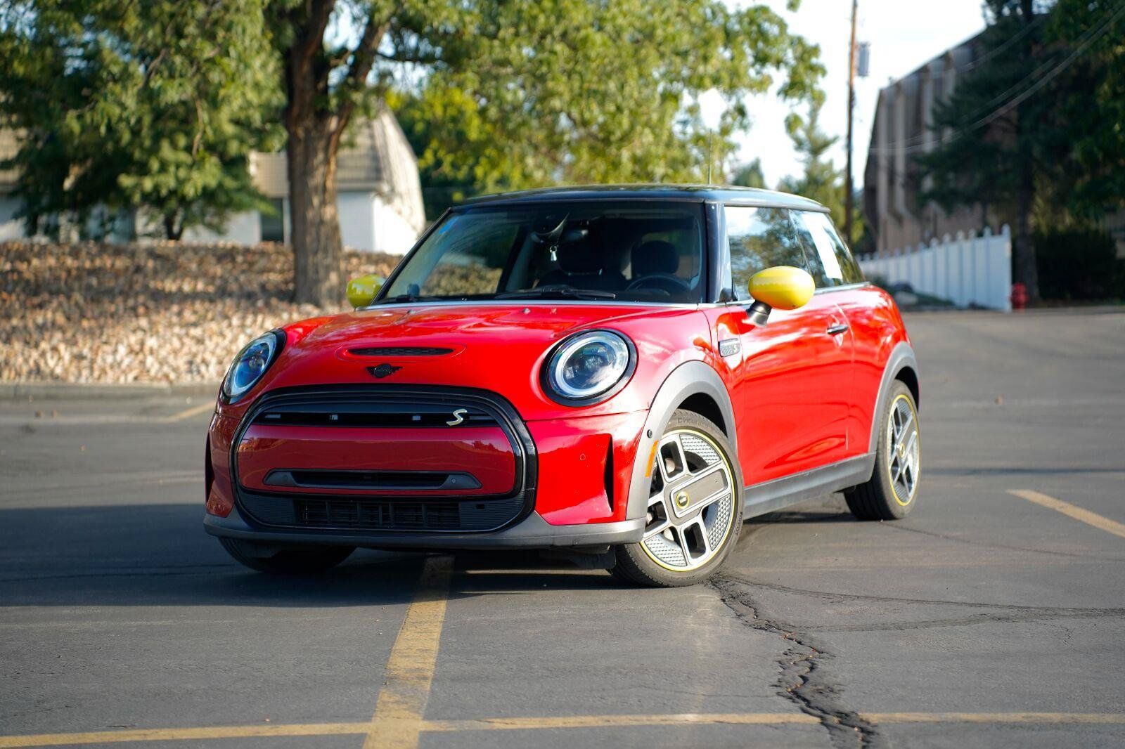 Used 2024 MINI Cooper SE FWD image 1