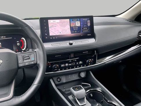 Certified 2025 Nissan Rogue SL w/ Tech Package FWD image 7
