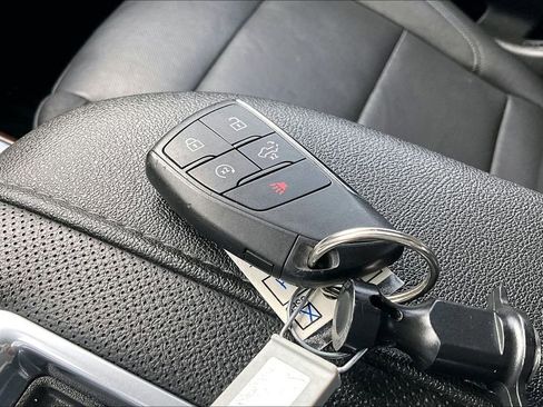 Used 2022 GMC Sierra 1500 SLT w/ SLT Premium Plus Package AWD/4WD image 11