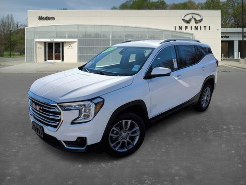Used 2024 GMC Terrain SLT image 1