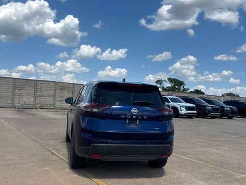Certified 2025 Nissan Rogue SV AWD/4WD image 19