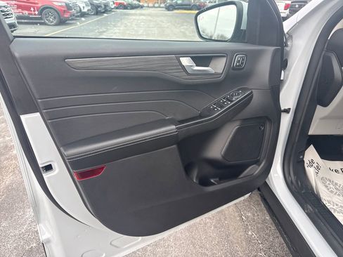 Used 2025 Ford Escape Platinum w/ Premium Technology Package image 29