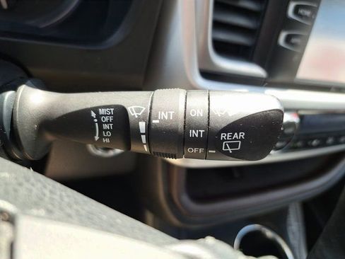 Used 2017 Toyota Highlander XLE AWD/4WD image 25