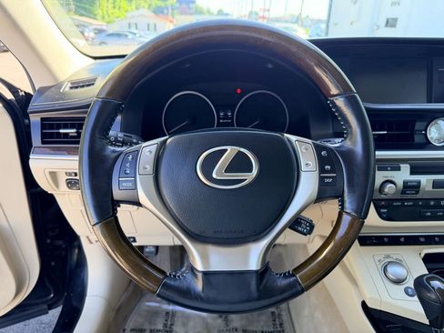 Used 2015 Lexus ES 350 w/ Luxury Package FWD image 17