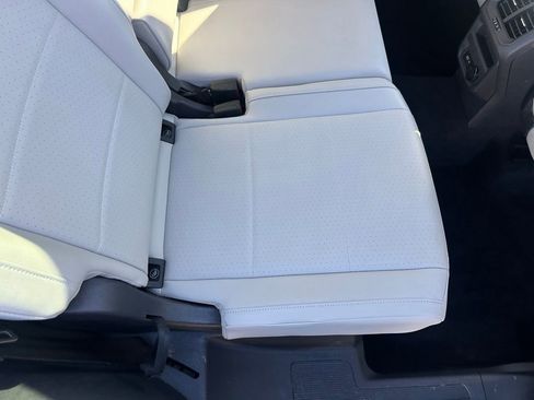 Used 2021 Volkswagen Tiguan SE w/ Panoramic Sunroof Package image 19