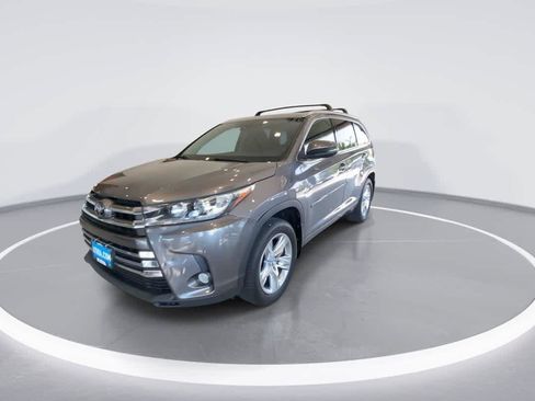 Used 2017 Toyota Highlander Limited AWD/4WD image 4