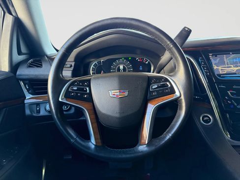 Used 2017 Cadillac Escalade Luxury AWD/4WD image 31