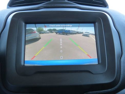 Used 2020 Jeep Renegade Latitude w/ Popular Equipment Group FWD image 23