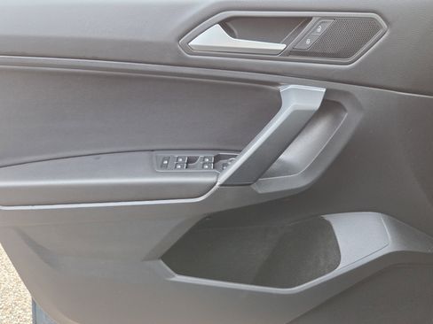 Used 2019 Volkswagen Tiguan SE w/ Panoramic Sunroof Package image 14