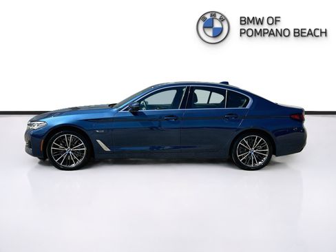 Certified 2023 BMW 530e xDrive w/ Premium Package AWD/4WD image 4