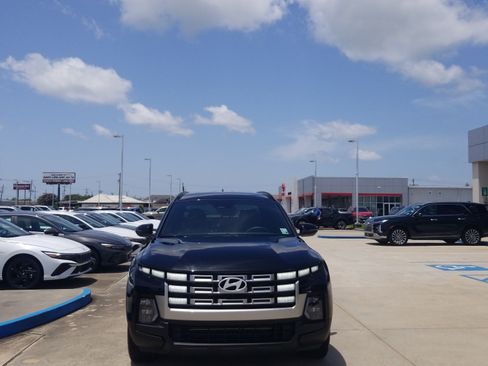 Used 2025 Hyundai Santa Cruz SEL FWD image 2
