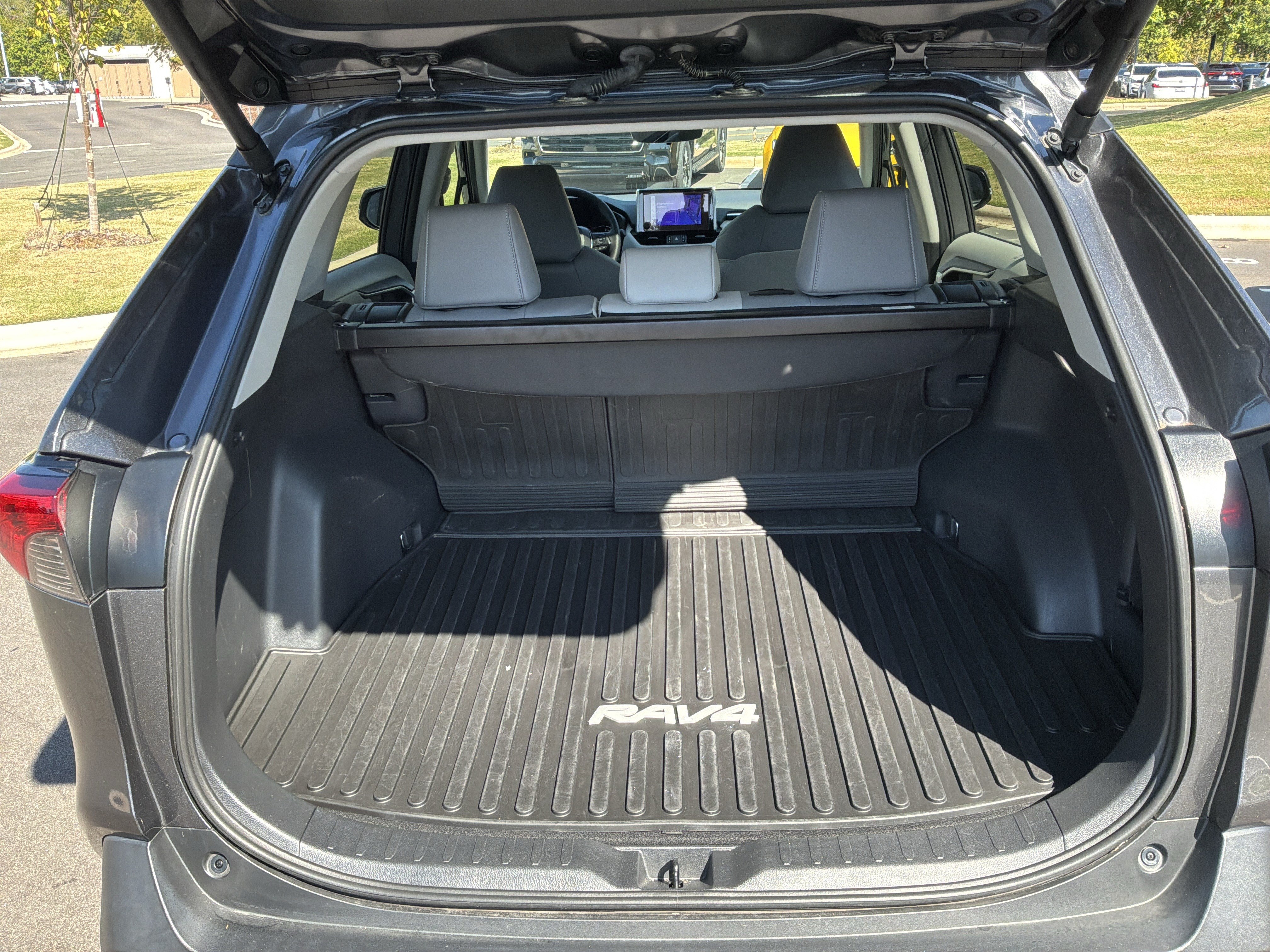 Used 2024 Toyota RAV4 XLE Premium FWD image 32