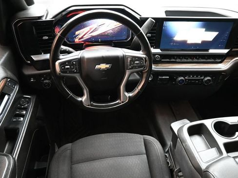 Used 2024 Chevrolet Silverado 2500 LT AWD/4WD image 3
