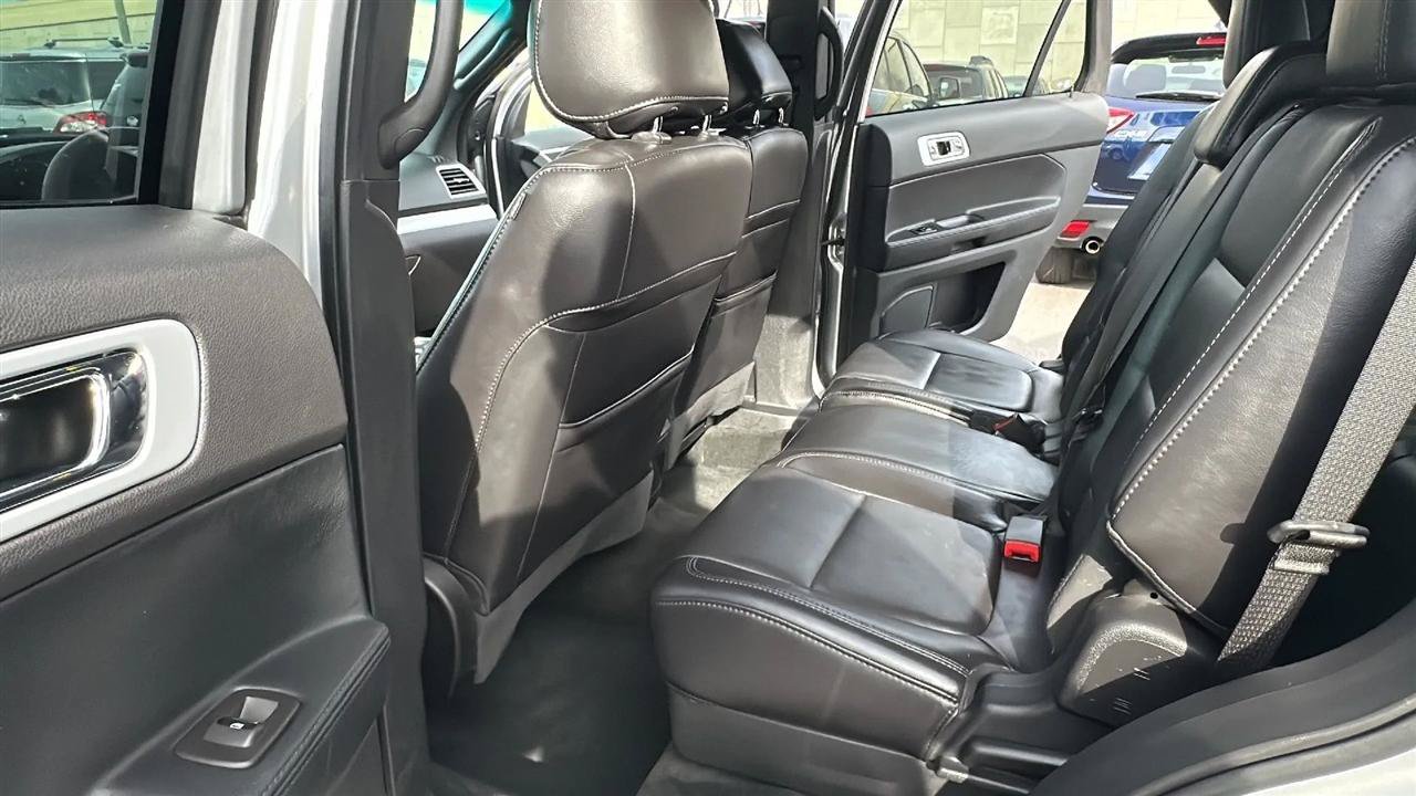 Used 2014 Ford Explorer XLT w/ Equipment Group 202A AWD/4WD image 28