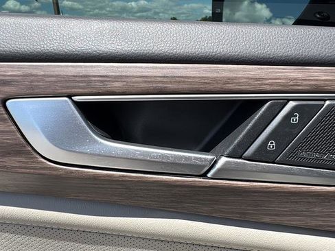 Certified 2025 Volkswagen Atlas SEL Premium R-Line image 27