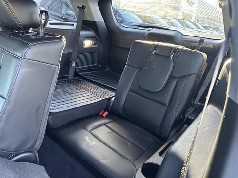 Used 2023 Ford Explorer XLT w/ Equipment Group 202A image 9