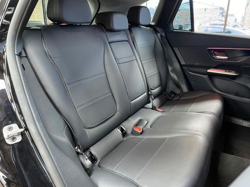 Used 2025 Mercedes-Benz GLC 350e 4MATIC image 25