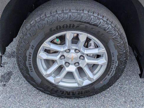Used 2023 Chevrolet Silverado 1500 LT AWD/4WD image 10