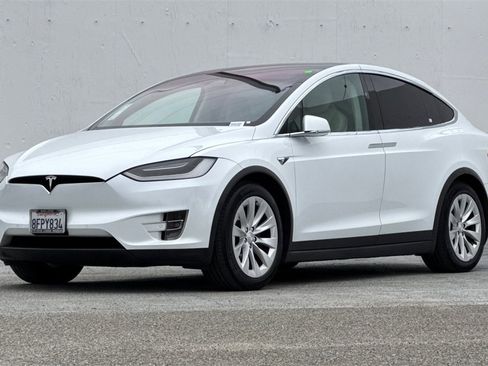 Used 2018 Tesla Model X 75D image 8
