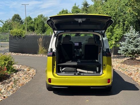 New 2025 Volkswagen ID. Buzz Pro S Plus image 17