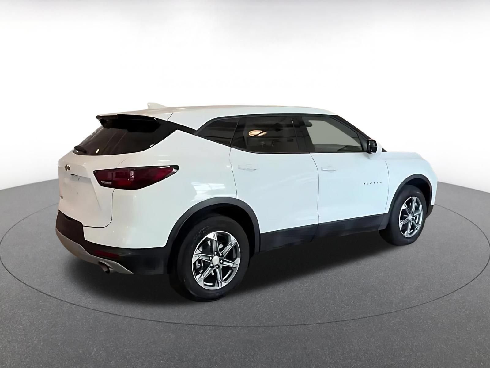 Used 2025 Chevrolet Blazer LT FWD image 13