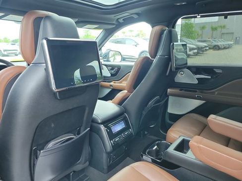 Used 2023 Lincoln Aviator Reserve w/ Equipment Group 201A AWD/4WD image 11