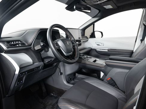 Used 2022 Toyota Sienna XSE w/ XSE Plus Package image 13