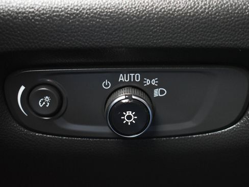 Used 2023 Chevrolet Traverse LT FWD image 20