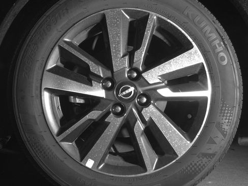 Used 2025 Nissan Versa SV FWD image 9