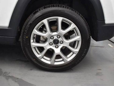 Used 2025 Jeep Compass Limited image 36