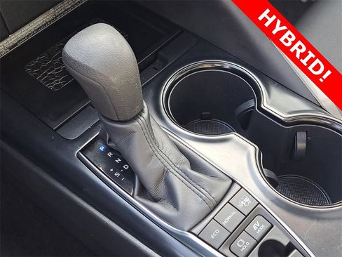 Used 2019 Toyota Camry LE image 17