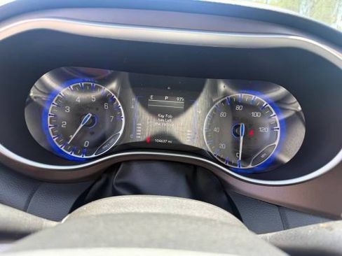 Used 2022 Chrysler Voyager LX FWD image 14