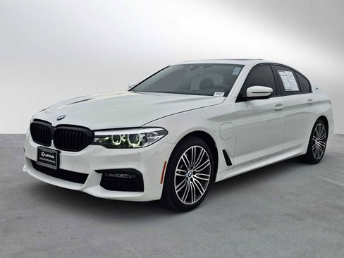 Used 2019 BMW 530e w/ M Sport Package image 7