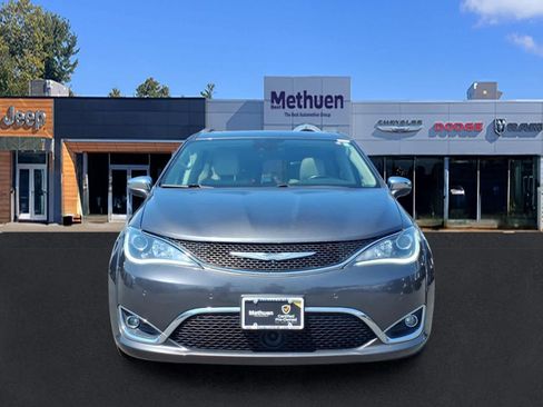 Used 2017 Chrysler Pacifica Limited w/ UConnect Theater Package FWD image 11
