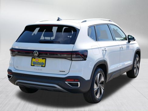 Certified 2025 Volkswagen Taos SE w/ Panoramic Sunroof Package AWD/4WD image 7