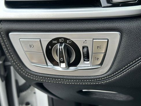 Used 2019 BMW 750i w/ Executive Package image 32