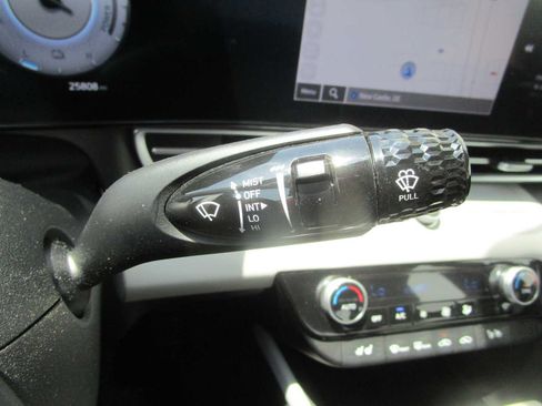 Used 2023 Hyundai Elantra Limited FWD image 31