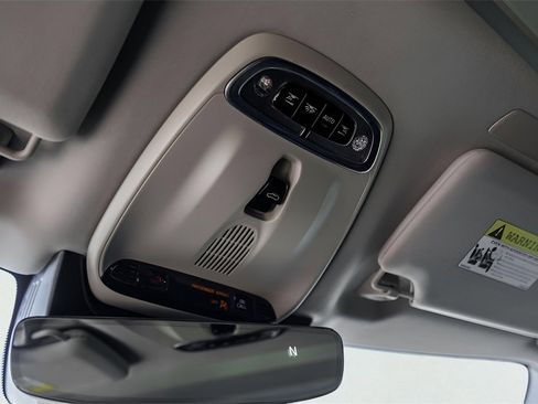 Used 2017 Volvo XC90 T6 Momentum w/ Vision Package image 23